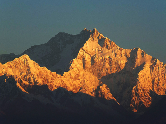 Glaciers cascading down the slopes of Kangchenjunga 