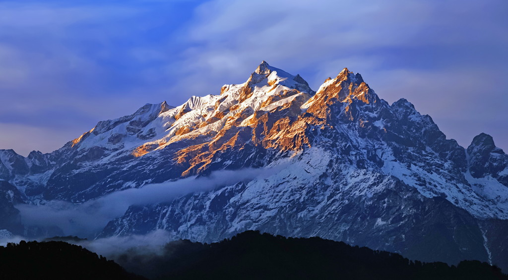 The diverse landscape of Kangchenjunga's valleys and peaks 