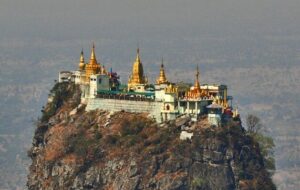 Mount Popa: Menyelami Keindahan Alam