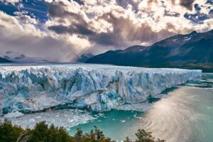 Perito Moreno Glacier: Keajaiban Es Raksasa yang Wajib Kamu Lihat