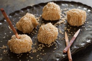 Mochi Kacang: Cara Membuat Kue Kenyal dengan Isian Gurih