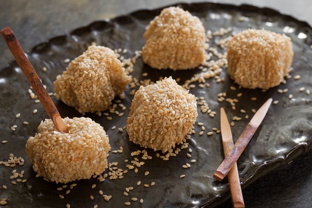 Mochi Kacang: Cara Membuat Kue Kenyal dengan Isian Gurih