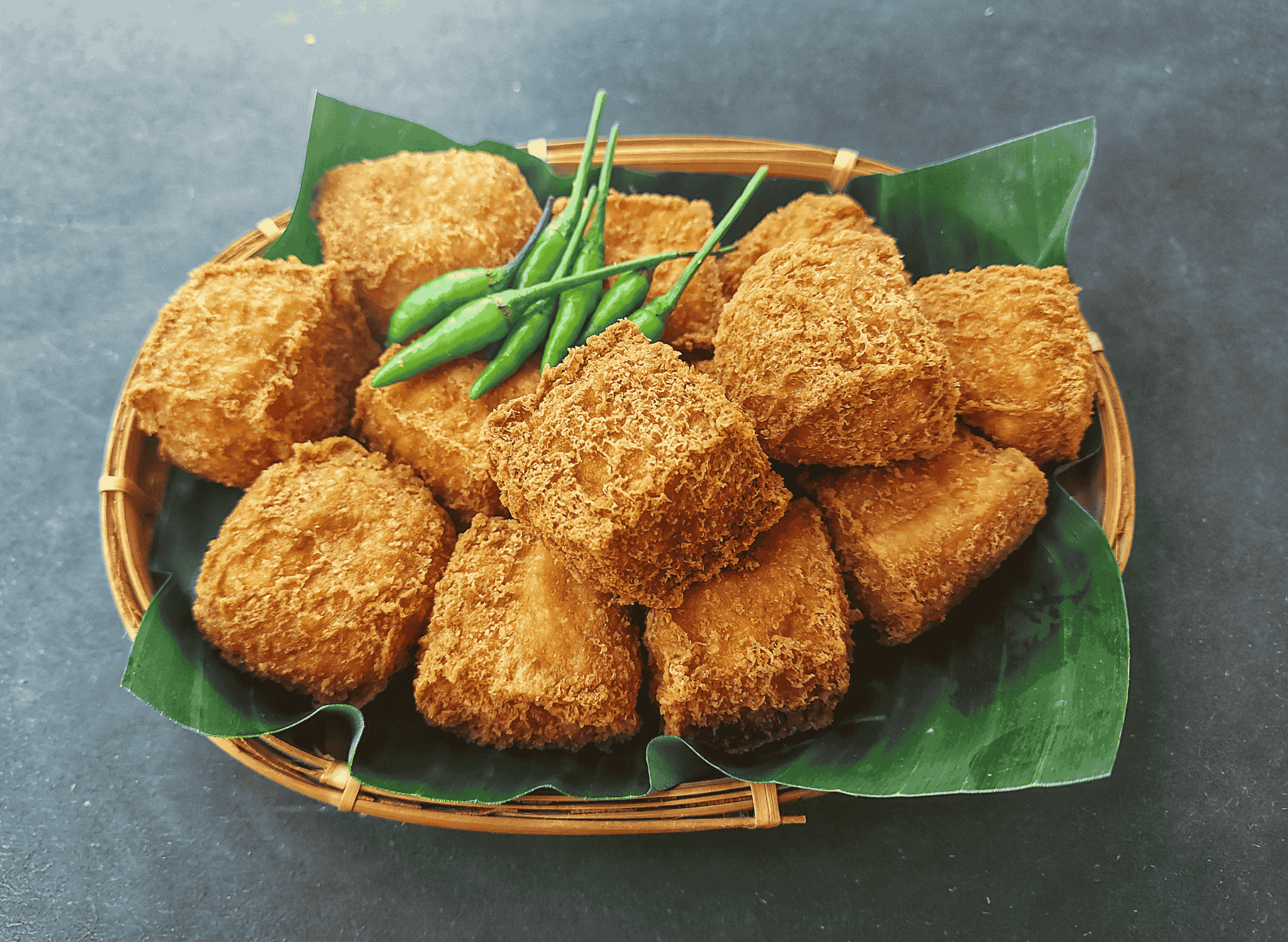 Tahu Sumedang: Sensasi Gurih dan Pedas yang Menggoda