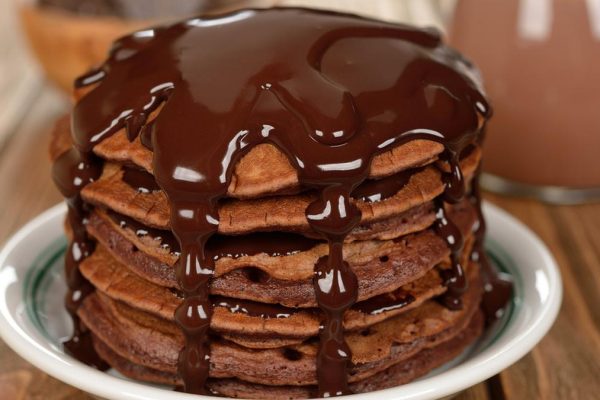 Pancake Coklat: Kombinasi dengan Minuman Pendamping