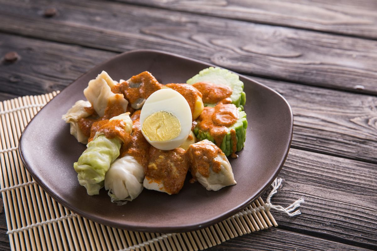 Siomay Bandung: Kuliner Legendaris dengan Saus Kacang Gurih