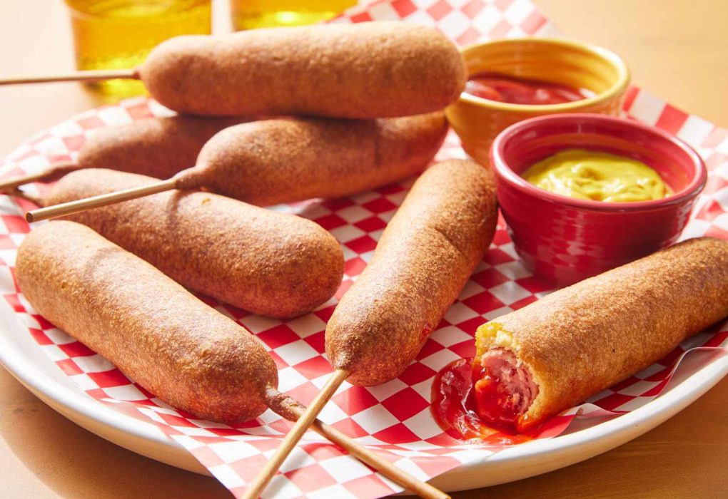 Corn Dog: Panduan Lengkap Menikmati Camilan Ikonik yang Renyah dan Gurih