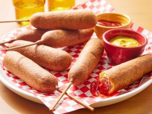 Corn Dog: Panduan Lengkap Menikmati Camilan Ikonik yang Renyah dan Gurih