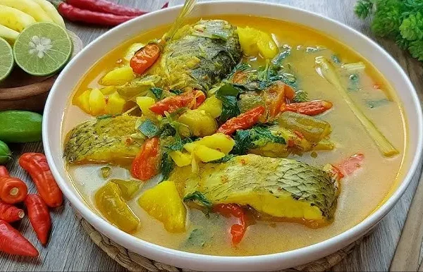 Ikan Kuah: Cita Rasa Laut Nusantara yang Menghangatkan Jiwa Ikan Kuah: Tips Memilih Ikan Segar Agar Lezat
