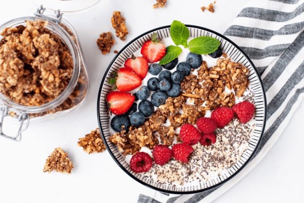 Granola Yoghurt: Perpaduan Sehat dan Lezat yang Jadi Tren Gaya Hidup Modern Granola Yoghurt