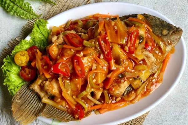 Gurame Asam Manis: Perpaduan Rasa Segar, Gurih, dan Nikmat yang Selalu Menggoda Selera Gurame Asam Manis