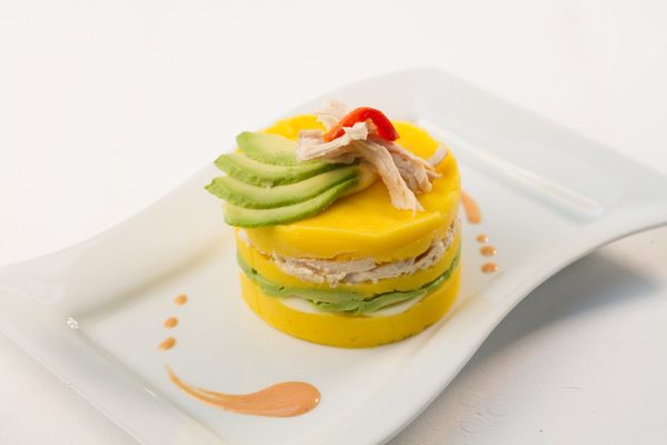 Causa Limena: Hidangan Peru yang Lembut dan Berwarna Causa Limena