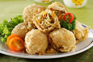 Tahu Isi: Camilan Legendaris yang Tak Pernah Lekang oleh Waktu