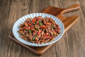 Ikan Asin Balado Trik Meredam Kelebihan Garam agar Rasa Lebih Seimbang