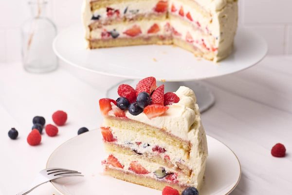 Berry Chantilly Cake