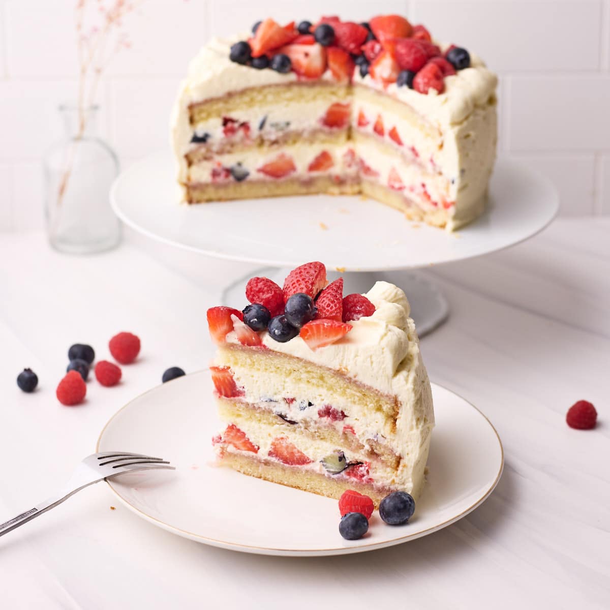 Berry Chantilly Cake