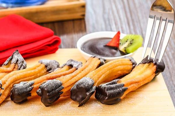 Churros Coklat: Resep Renyah dan Lembut yang Bisa Dibuat di Rumah